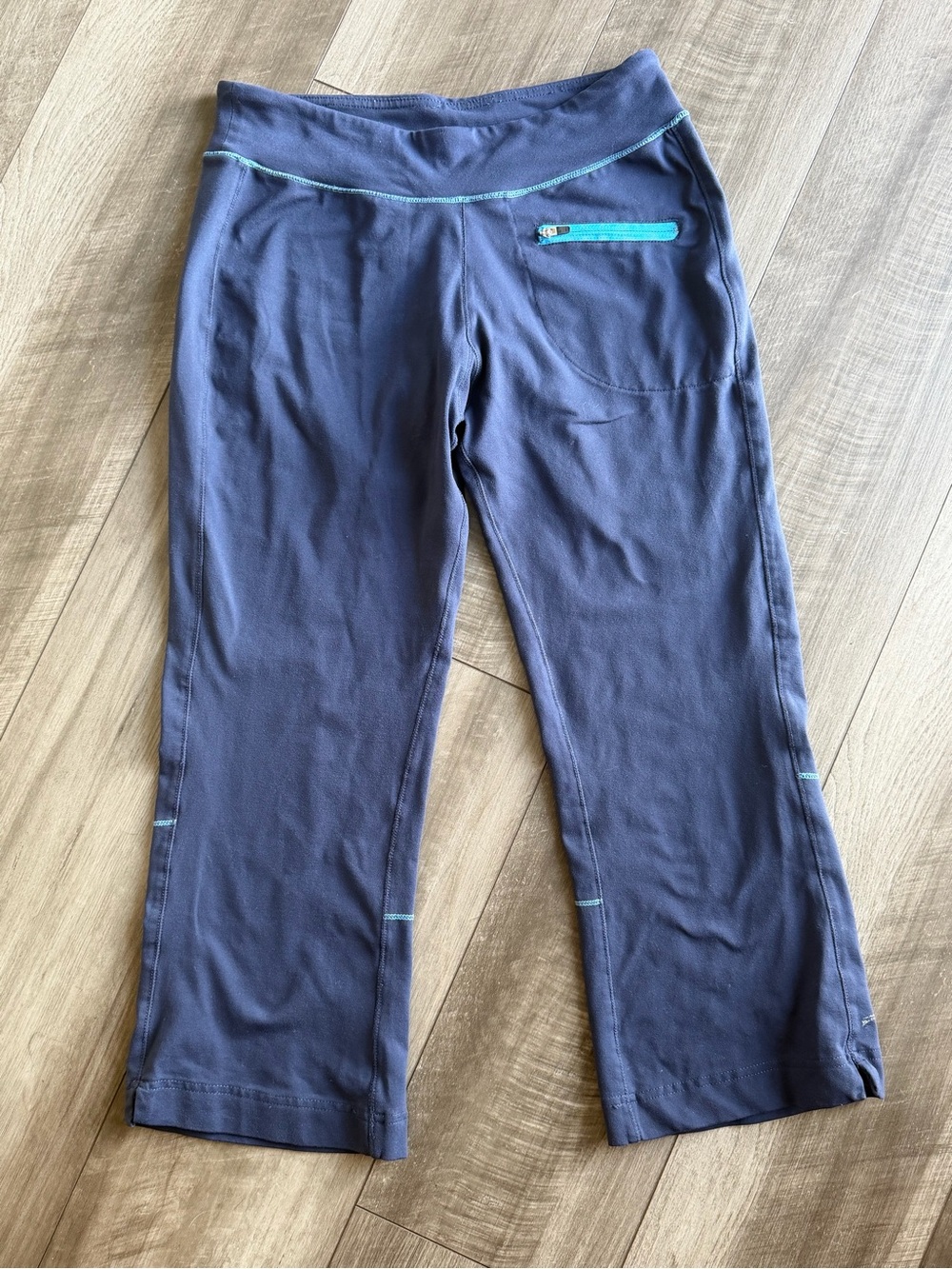 Alo Yoga Women’s Sz M Navy Blue Capri Wide Leg Leggings w Turquoise Details Y2K